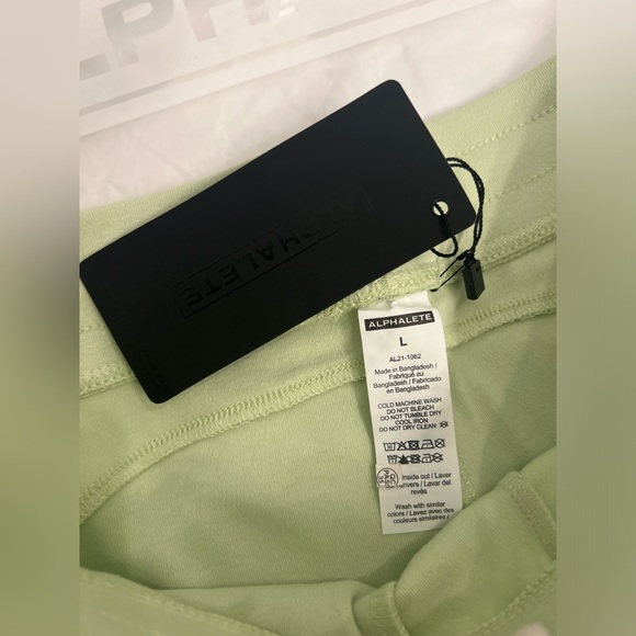 ALPHALETE | Essential Shorts L - Picture 4 of 8